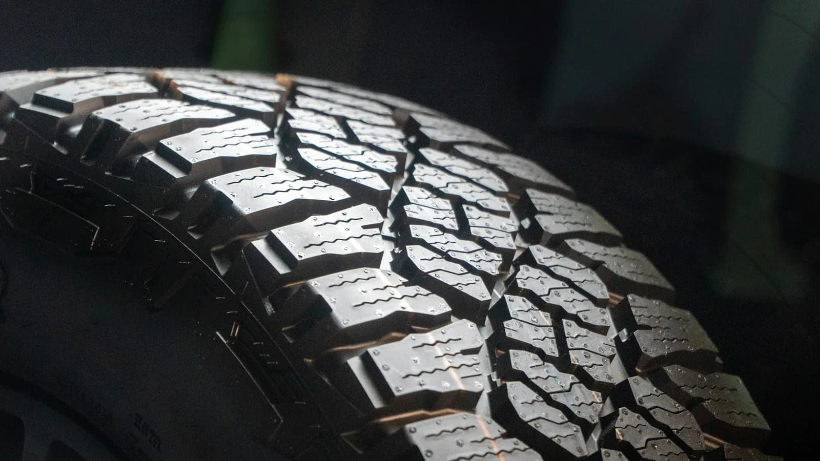 Quando trocar os pneus do carro: 6 sinais claros