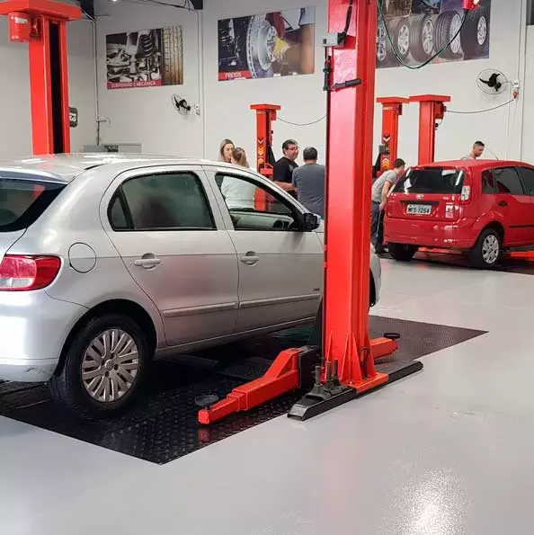 Estrutura e atendimento da Ande Pneus & Auto Center em Joinville