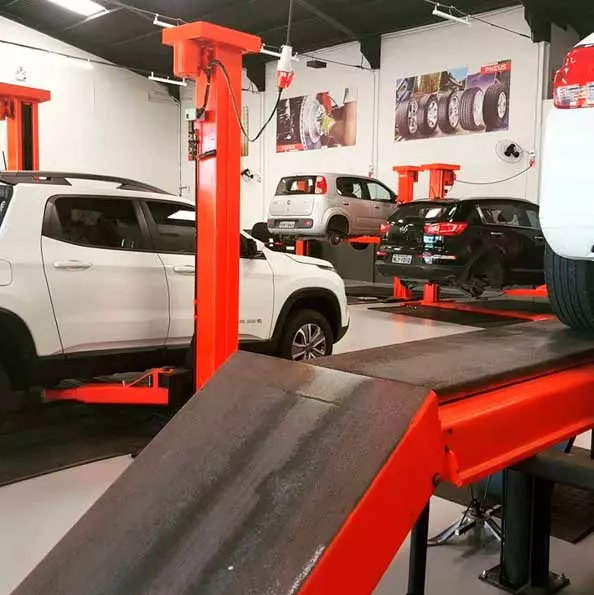 Estrutura e atendimento da Ande Pneus & Auto Center em Joinville