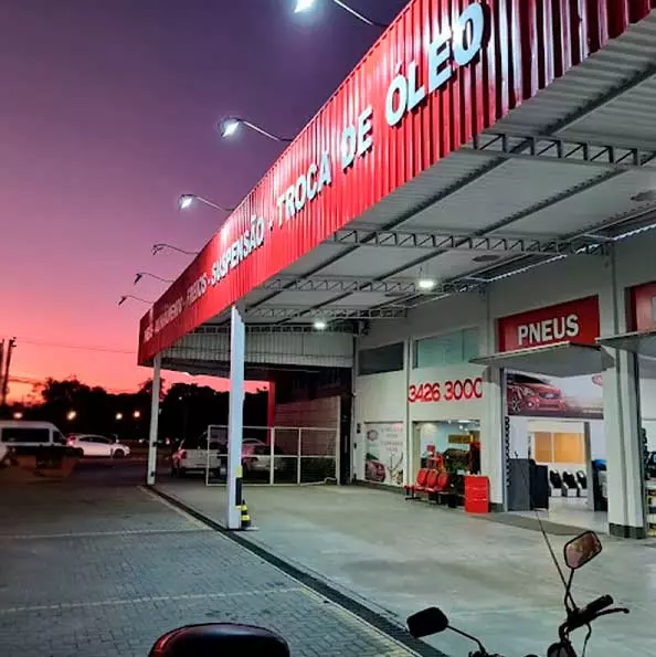 Estrutura e atendimento da Ande Pneus & Auto Center em Joinville
