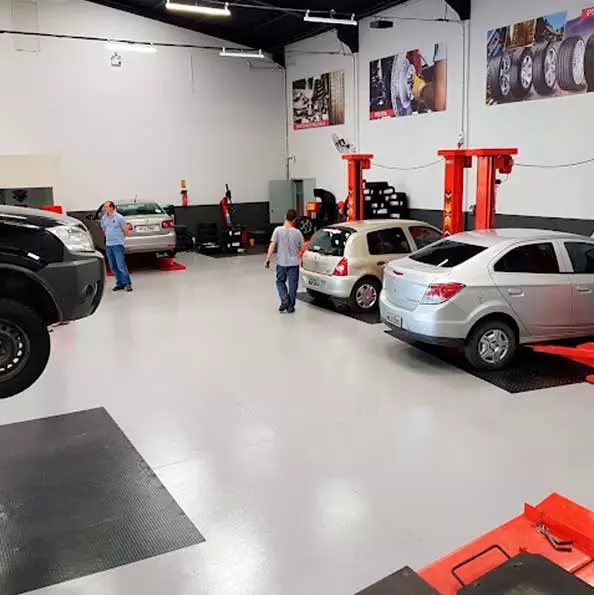 Estrutura e atendimento da Ande Pneus & Auto Center em Joinville